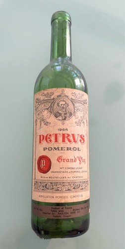 Bottiglia vino vuota petrus - di,