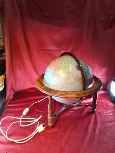 Antico globo terrestre fisico
