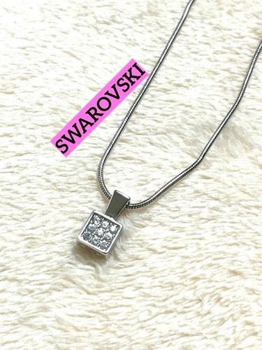 Collana con ciondolo cubo