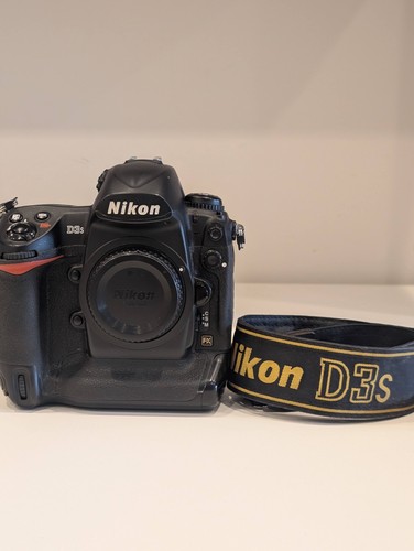 Nikon d3s full frame - nikon,