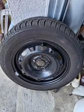 Gomma auto completa di cerchio