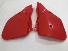 CARENE TABELLE PORTA NUMERO UFO PLAST HONDA CR 125-250-500 HO 02611-061  GMR