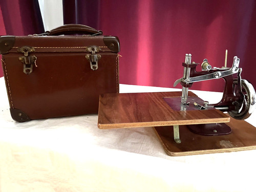 Essex vintage miniature sewing - vintage,
