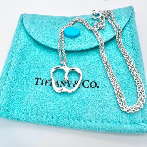 Collana con ciondolo mela