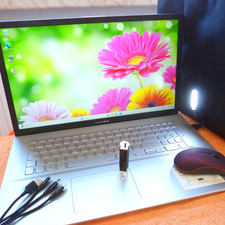 Asus M712 VivoBook 17 pollici