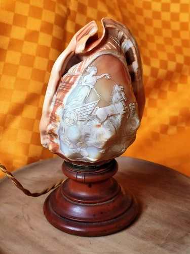Antica lampada commemorativa