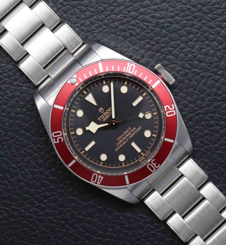 Tudor black bay m79230r 0012 - black,