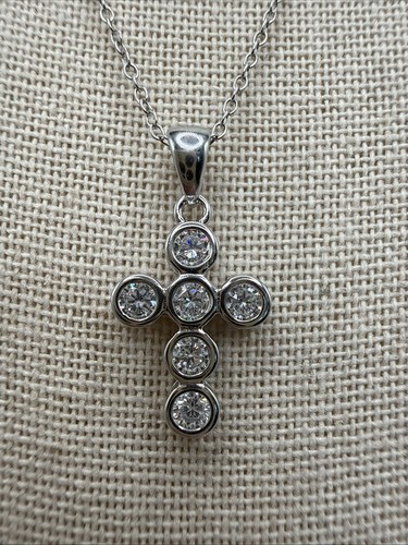 Collana con ciondolo croce