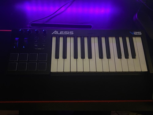 Alesis v25 midi keyboard - alesis,