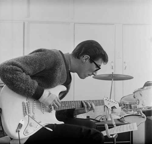 Hank marvin playing white - marvin,
