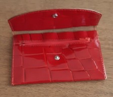 Portafogli, portamonete ragazza in finta pelle effetto coccodrillo. Colore rosso