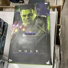 Hot Toys Hulk 1/6 Scale Action