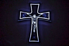 24V GESÙ SU UNA CROCE INSEGNA