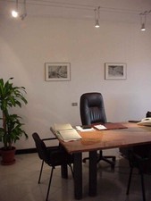 Elegante tavolo riunione in granito