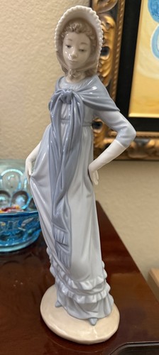 Lladro nao 290 lady shawl - 290, in