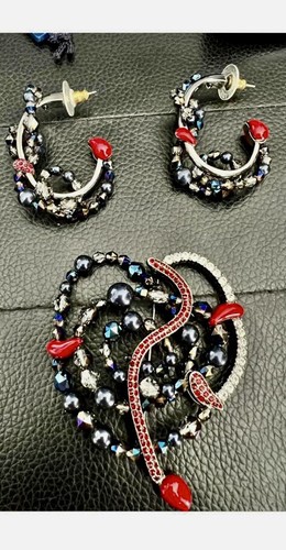 Authentic swarovski stunning - authentic,