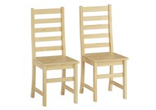 Due eleganti sedie in Pino