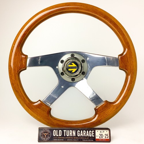 Volante legno momo - in,