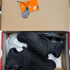 Nike Shox R4 Black Sneakers