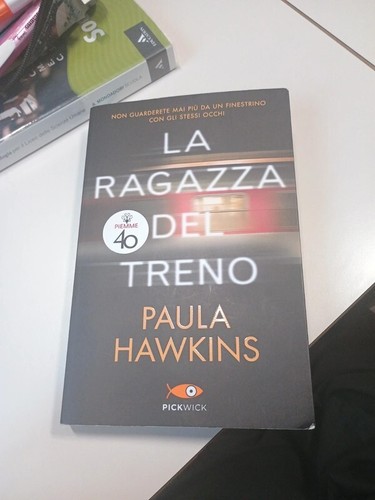 Ragazza del treno paula - la,