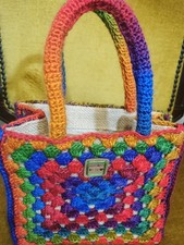 Borsa realizzata ad uncinetto