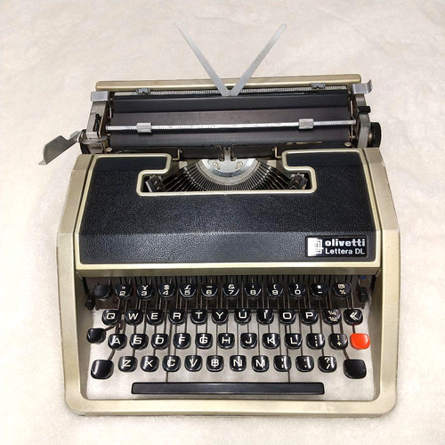 Macchina scrivere olivetti - da,