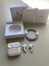 Apple Auricolari AirPods 4 + Custodia Airpods 2 .