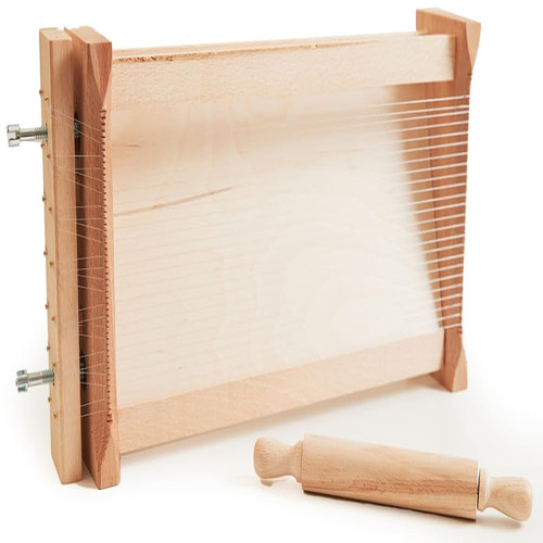 Chitarra pasta maker - chitarra, rolling