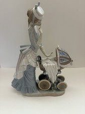 Statuina Lladro Baby's Outing