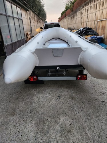 Gommone colore bianco nuovo - gommone,