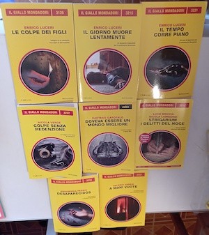 Stock libri il giallo - libri,