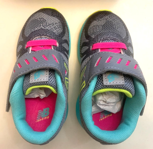 New balance sneakers - new, neonato