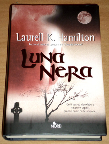 Laurell hamilton luna - laurell,
