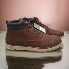 Stivali da uomo nuovi con