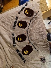 Una scimmia da bagno sacchetto