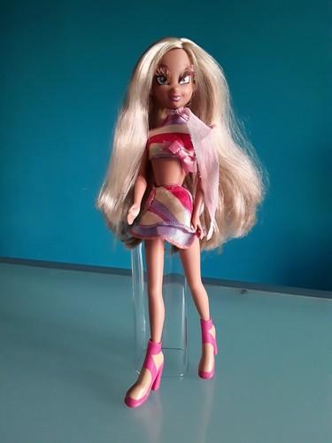 Winx bambola flora - "winx", "flora