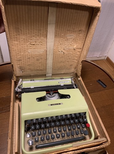 Macchina scrivere olivetti - da,