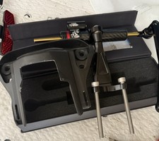 KIT AMMORTIZZATORE DI STERZO CON STAFFA  PER HONDA CB650R 2019-2025 CARBONIO