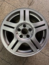 Cerchio In Lega Golf Volkswagen 16’ con piccolo difetto estetico vedi foto