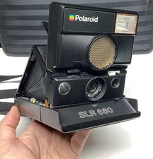 Macchina fotografica istantanea Polaroid SLR 680 vintage tenuta pulita trovata non testata