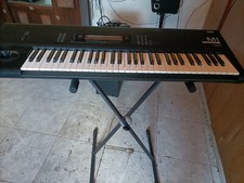 Tastiera Korg M1 usata completa di supporto in ottime condizioni