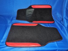 Coppia Di Rosso Nero Pavimento