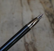 Penna Delta Y2K Finitura Carbonio - Penna In Oro Massiccio 18 Carati Media