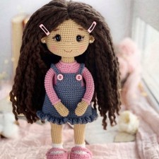 Bambola all'uncinetto
