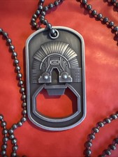 NUOVA collana apribottiglie con etichetta cane Oakley 2014 rara un'icona quartier generale