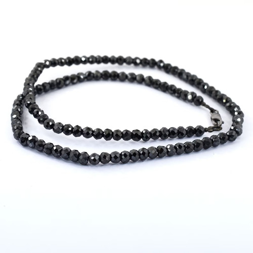 Collana con diamanti neri
