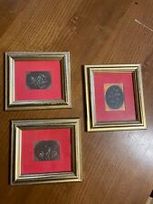 3 quadretti di dipinti su rame, cornice dorata, interno in velluto rosso-Vintage