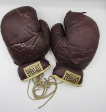 Due guantoni da boxe vintage