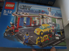 LEGO CITY 7993 Service Station With Car Wash , Garage , Read Description box