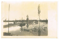 alluvione identificare uomini su barca straripamento fiume,allagato.ottima